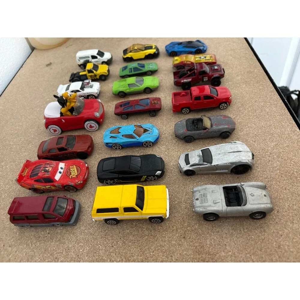 Matchbox / Hot Wheel / Disney/ Classic Old SchoolDie-cast Car Lot 39 Pieces